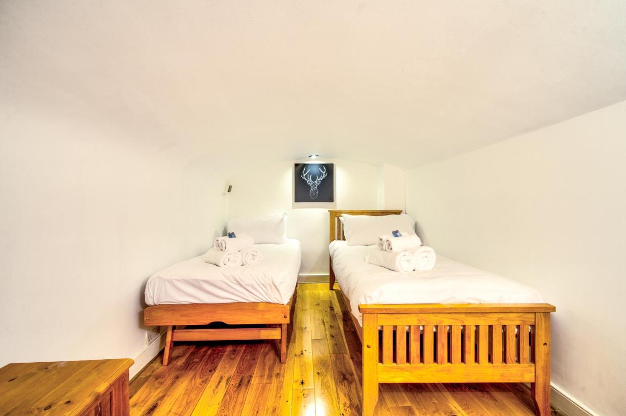 Apartamento Famous House, 1 Minute From Edinburgh Castle Exterior foto